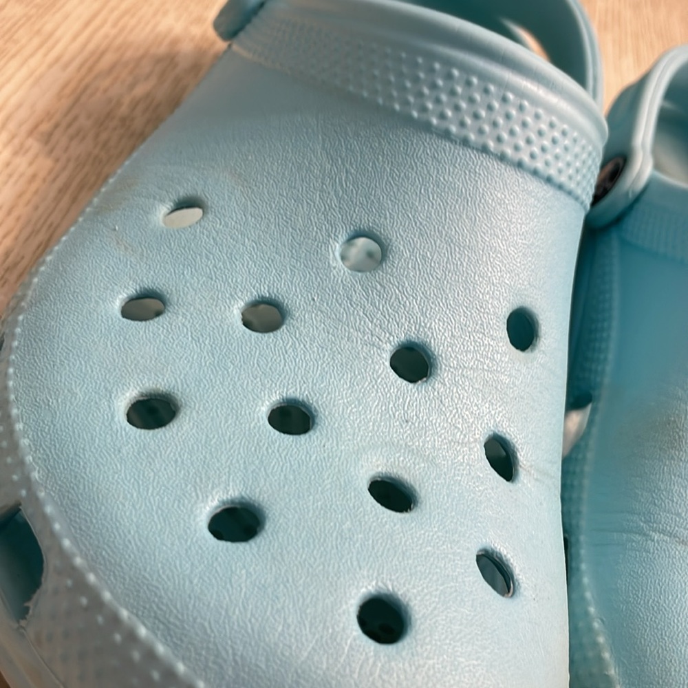 Crocs Classic Clog Shoes (Cyan Blue). - Picture 4 of 12